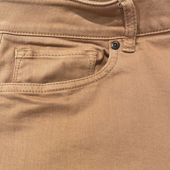 LL Bean women’s Classic straight fit pants. Size 10. - Picture 8 of 8